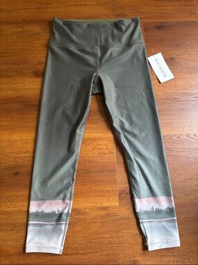 NWT Athleta Ultra High Rise Elation Leggings - M